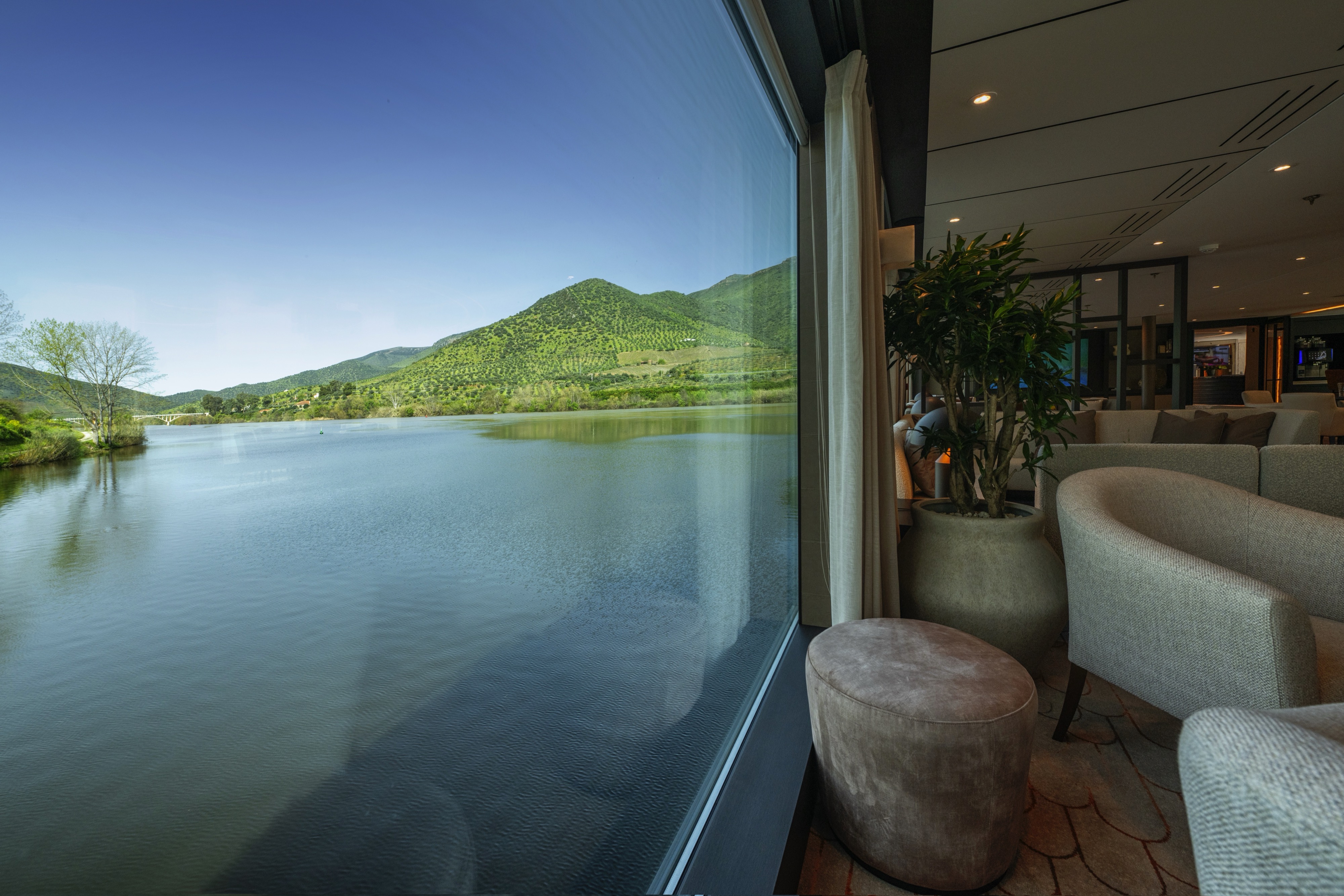 Avalon Waterways Avalon Alegria Panorama Lounge & Bar 1.jpg